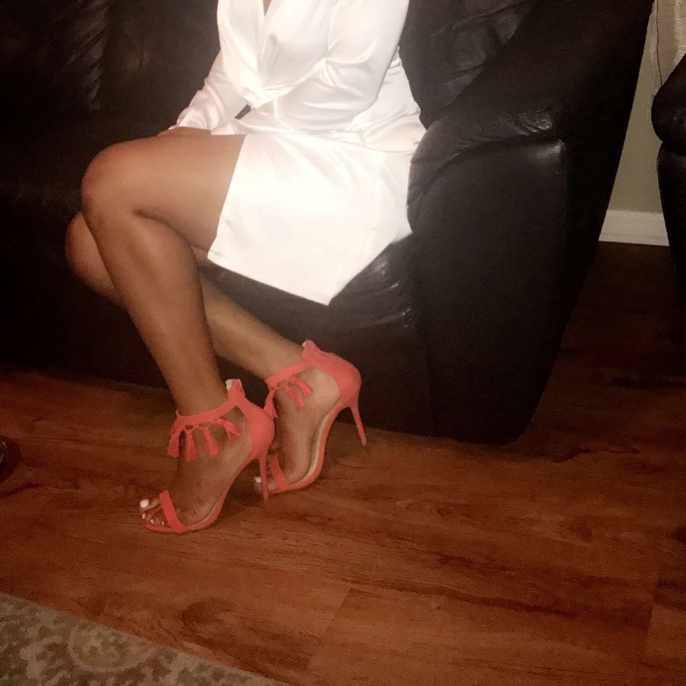 Heels - Picture 2 of 3
